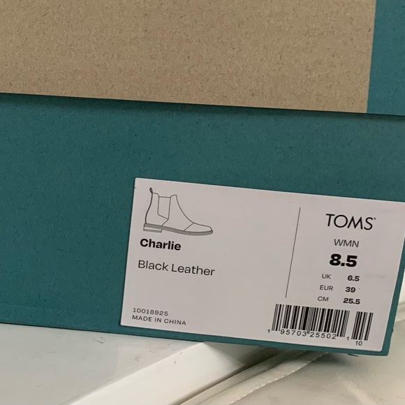 Never worn Tom’s black Chelsie boots - Picture 6 of 6